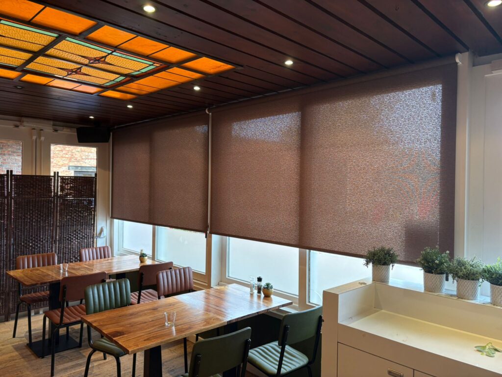 Cafe Meilsen Luxaflex raamdecoratie door Stefan van Bogaert BV