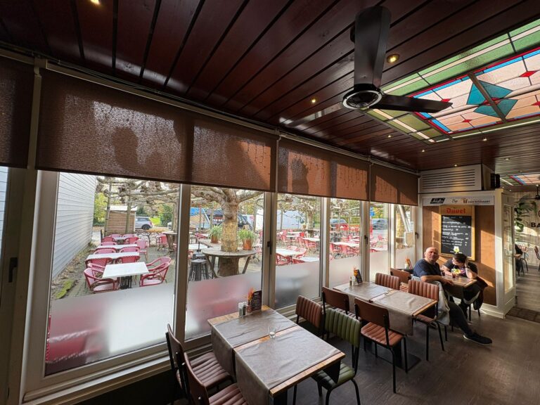 Cafe Meilsen Luxaflex raamdecoratie door Stefan van Bogaert BV